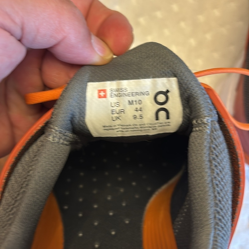On Running men’s size 10, athletic shoes - Picture 7 of 7